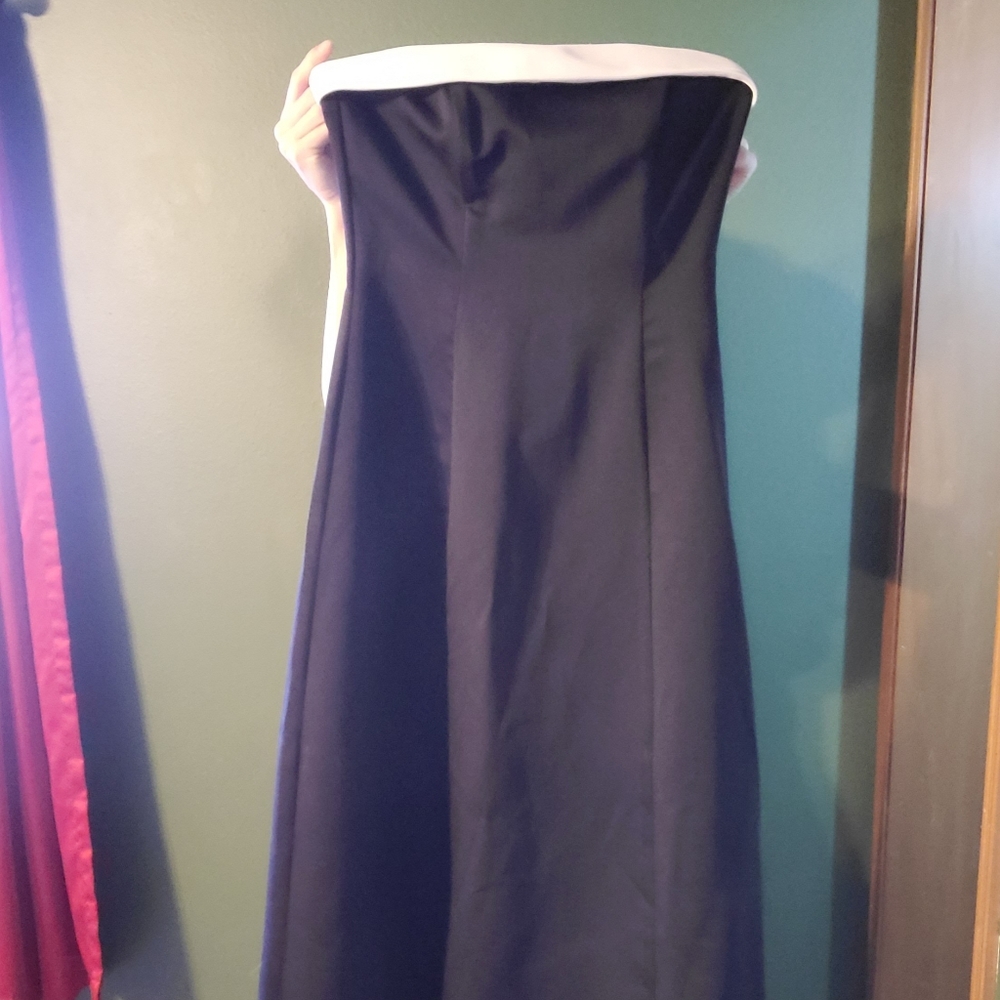 Urban Girl Nites – Black & White Formal Gown (Size 11/12)